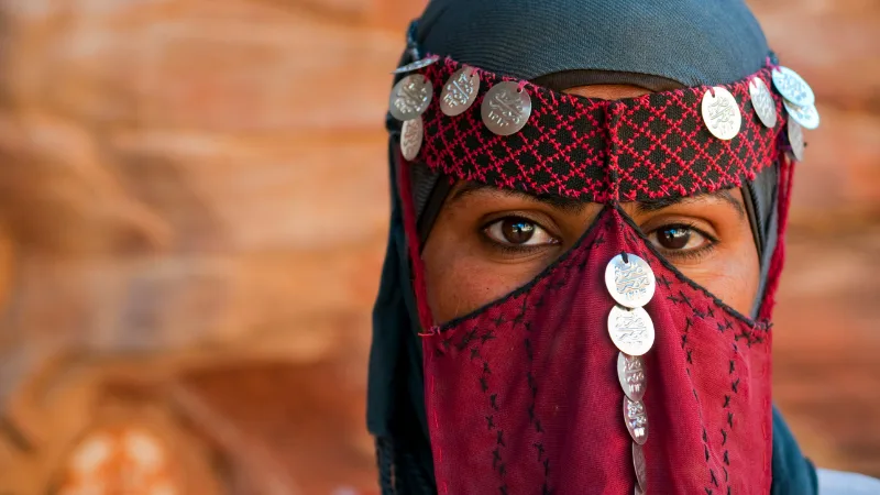 donna giordana con velo