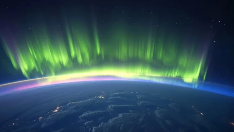 aurora boreale dallo spazio